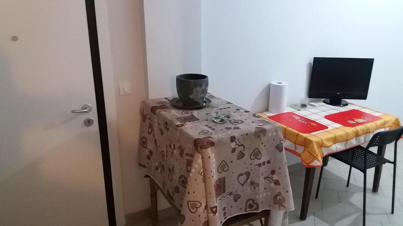 Emily'S Rooms "Villa Romana" Cir17067 Desenzano del Garda Exterior photo